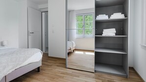 3 bedrooms, iron/ironing board, WiFi, bed sheets - Gorgeous Horgen 3BR, 2 min to Train Station, by Blueground (Zurich)