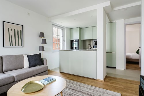 Gorgeous Horgen 3BR, 2 min to Train Station, by Blueground