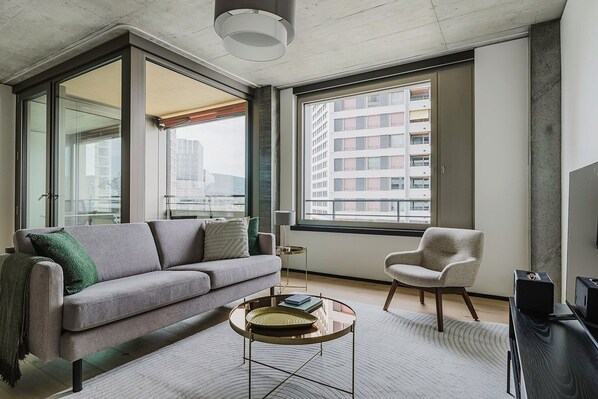 Télévision, chaîne hi-fi