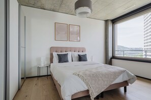 1 habitación, tabla de planchar con plancha, wifi y ropa de cama
