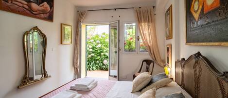 2 عدّة غرف نوم وواي فاي وملاءات أسرّة