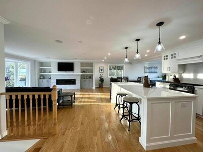 Cozy cottage on Rice Lake. Four seasonal, pet friendly 