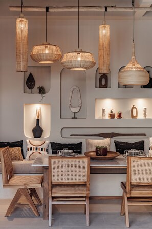 Villa, 2 Schlafzimmer | Essbereich im Zimmer