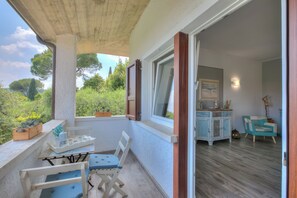 Outdoor dining - Villa Ulivi private Pool & Lake View, San Felice del Benaco, Italy (San Felice del Benaco)