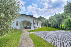 Exterior - Villa Ulivi private Pool & Lake View, San Felice del Benaco, Italy (San Felice del Benaco)