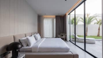 Villa de lujo, 3 habitaciones, piscina privada, vistas a la piscina | 3 dormitorios, ropa de cama de alta calidad, caja fuerte y escritorio