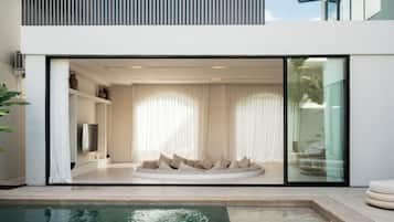 Villa de lujo, 3 habitaciones, piscina privada, vistas a la piscina | Vistas desde la habitación