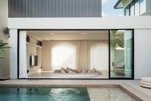 Villa luxueuse, 3 chambres, piscine privée, vue sur la piscine | Vue de la chambre