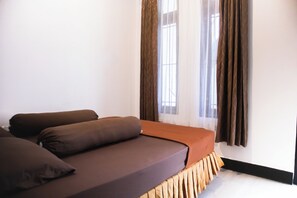 Comfort Double Room | Desk - Kazain Hotel Yogyakarta (Yogyakarta)