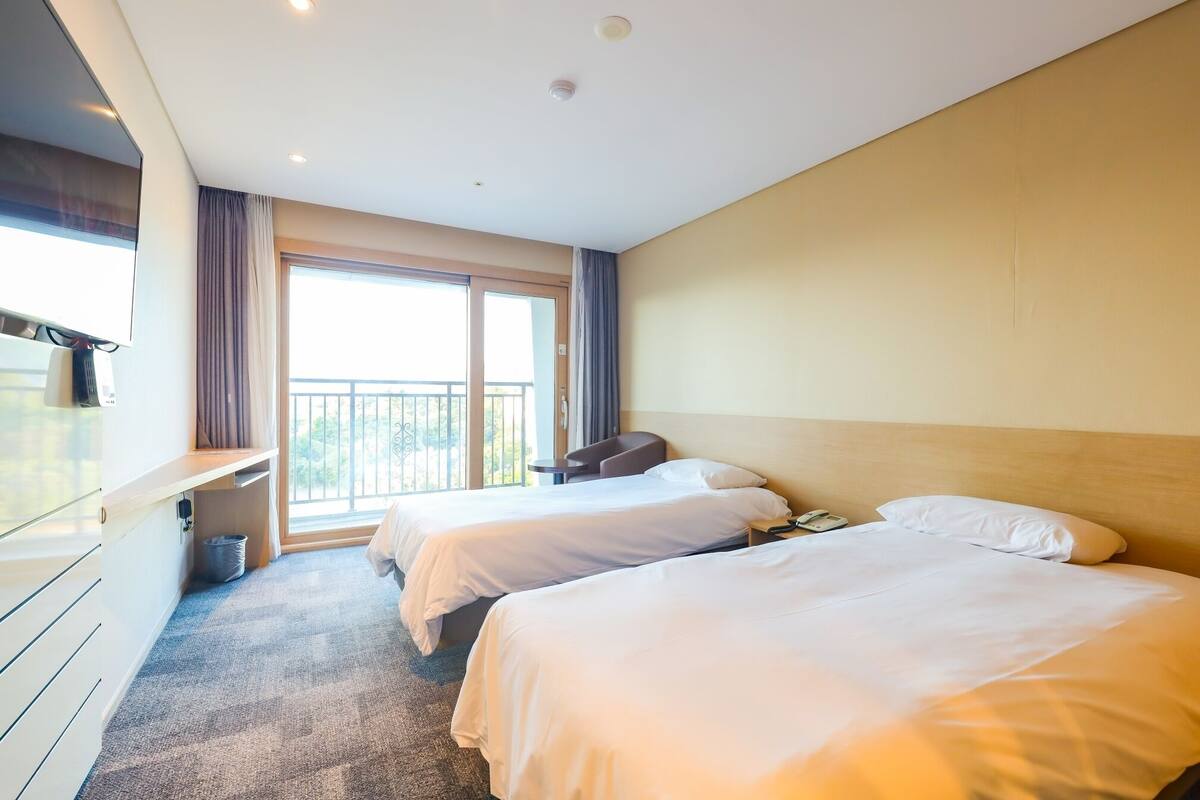 Standard Twin Room | Premium bedding, desk, free WiFi, bed sheets