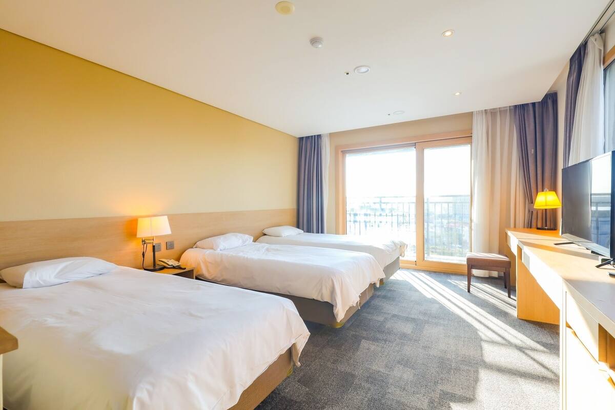 Deluxe Triple Room | Premium bedding, desk, free WiFi, bed sheets