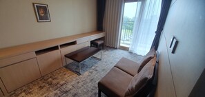 Studiosuite – premier | Sengetøy av topp kvalitet, skrivebord, wi-fi (inkludert) og sengetøy