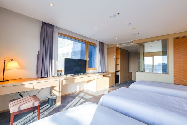 Deluxe Triple Room | Premium bedding, desk, free WiFi, bed sheets