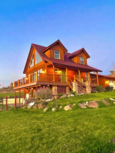 Montrose Quiet Country Home with a View on 3 Acres!