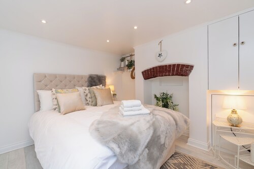 Central Apartment with Patio - Sofa Bed