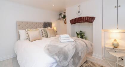 Central Apartment with Patio - Sofa Bed