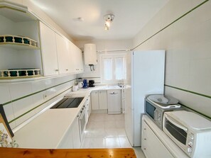 Frigorifero, microonde, forno, lavastoviglie