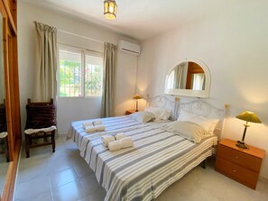 2 slaapkamers, een strijkplank/strijkijzer, gratis wifi, beddengoed