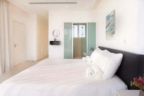 3 Schlafzimmer, Schreibtisch, Bügeleisen/Bügelbrett, WLAN