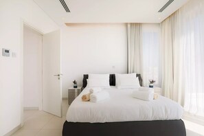 3 habitaciones, escritorio, tabla de planchar con plancha y wifi 
