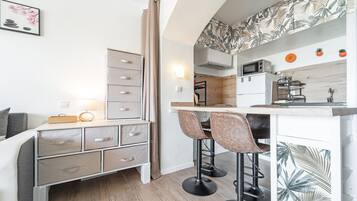 Fridge, microwave, coffee/tea maker, electric kettle