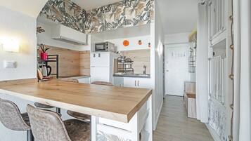 Fridge, microwave, coffee/tea maker, electric kettle