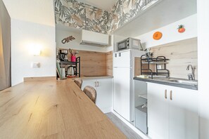 Fridge, microwave, coffee/tea maker, electric kettle