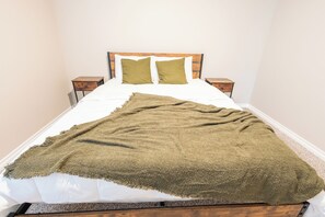 4 habitaciones, tabla de planchar con plancha, wifi y ropa de cama 