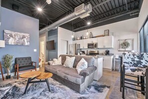 テレビ、書斎 / ワークスペース