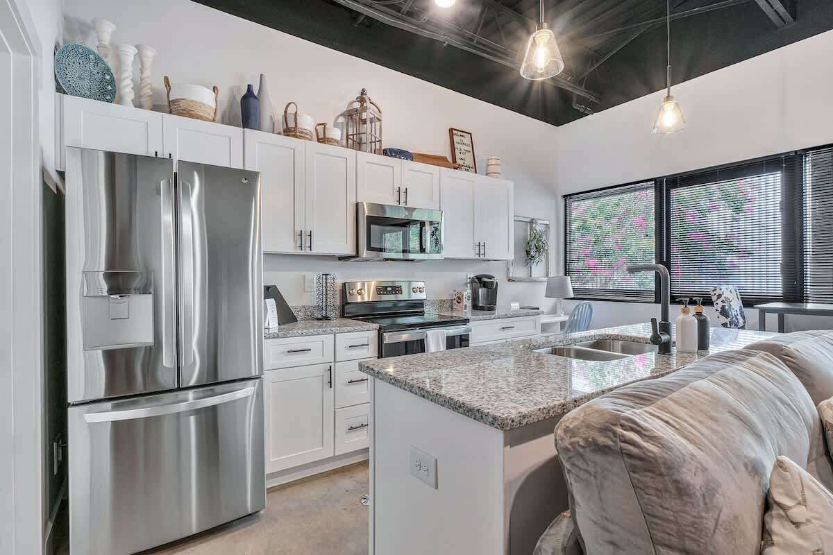 Frigorífic, microones, forn i placa de cuina 