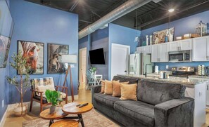 TV, offices - New Studio- 2 beds 7 mins to DT! (Nashville)