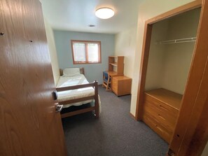 4 habitaciones, escritorio, wifi y ropa de cama 