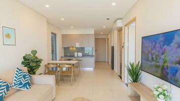 アパートメント 3 ベッドルーム | ミニバー、客室ごとに異なる装飾、客室ごとに異なるインテリア、デスク