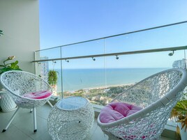 Apartment, 3 Bedrooms | Minibar, individually decorated, individually furnished, desk