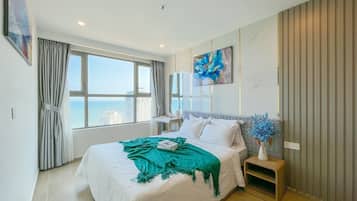 Leilighet, 3 soverom | Minibar, individuelt dekorert, individuelt innredet og skrivebord