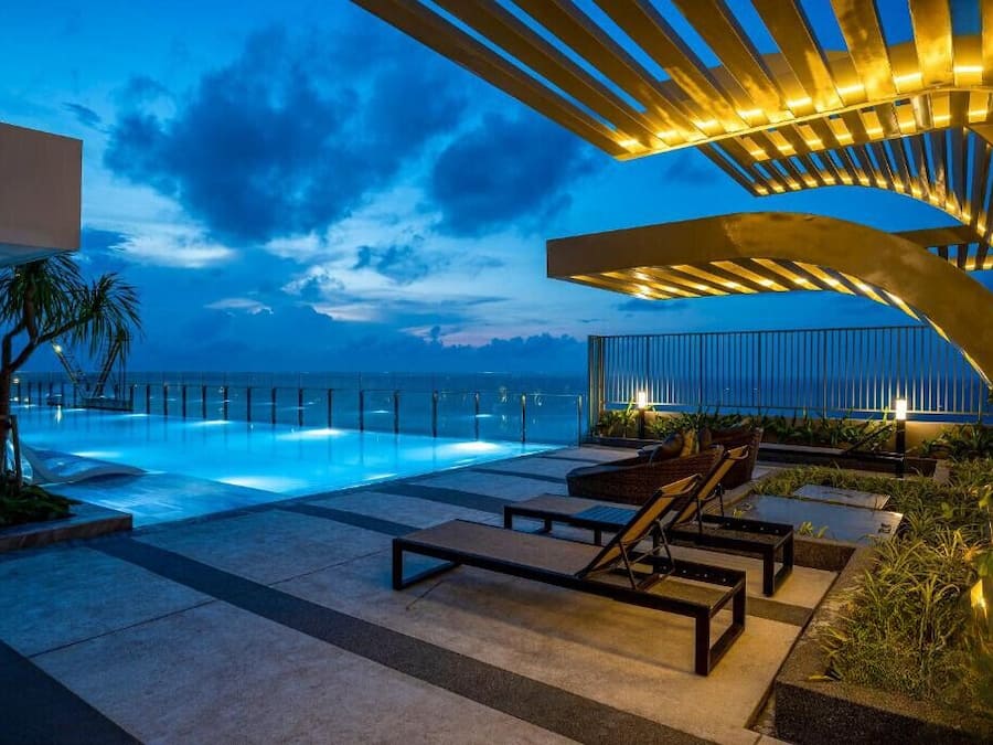 2 outdoor pools, open 6:00 AM to 9:00 PM, sun loungers