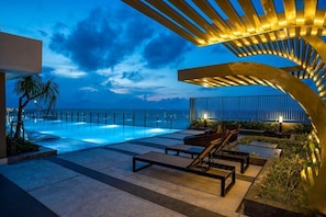 2 outdoor pools, open 6:00 AM to 9:00 PM, sun loungers - Erica house- Can ho the song Vung Tau (Ho Chi Minh City)