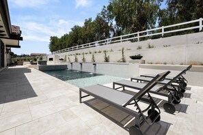 Lämmitetty uima-allas