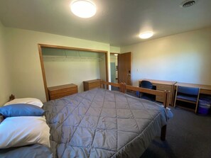 4 habitaciones, escritorio, wifi y ropa de cama 
