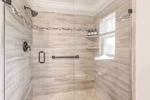 Shower, hair dryer, towels, soap - Oceanview Large Heated Pool Plus Separate Suite with Kitchenette Pet Friendly (Fort Myers Beach)