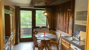 Kühlschrank, Ofen, Herdplatte, Geschirrspüler