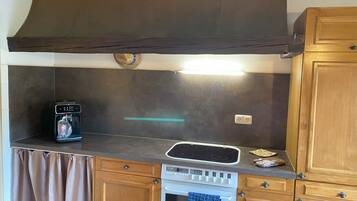 Kühlschrank, Ofen, Herdplatte, Geschirrspüler