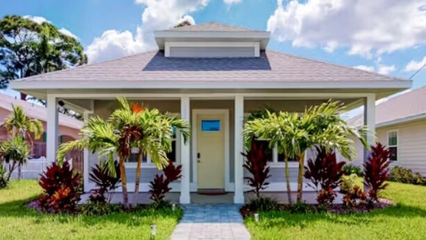 A single-story house with a covered porch, a front door, and a pathway leading to the entrance. - Delightful 3-bedroom house in Bradenton with WiFi, Games, and more #1 of 2 (Bradenton)