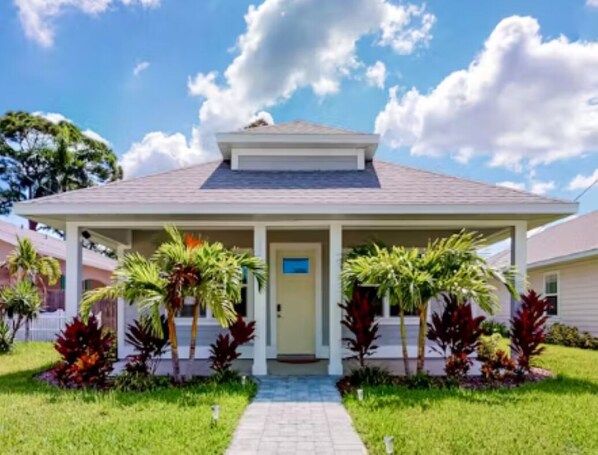 Exterior - Delightful 3-bedroom house in Bradenton with WiFi, Games, and more #1 of 2 (Bradenton)