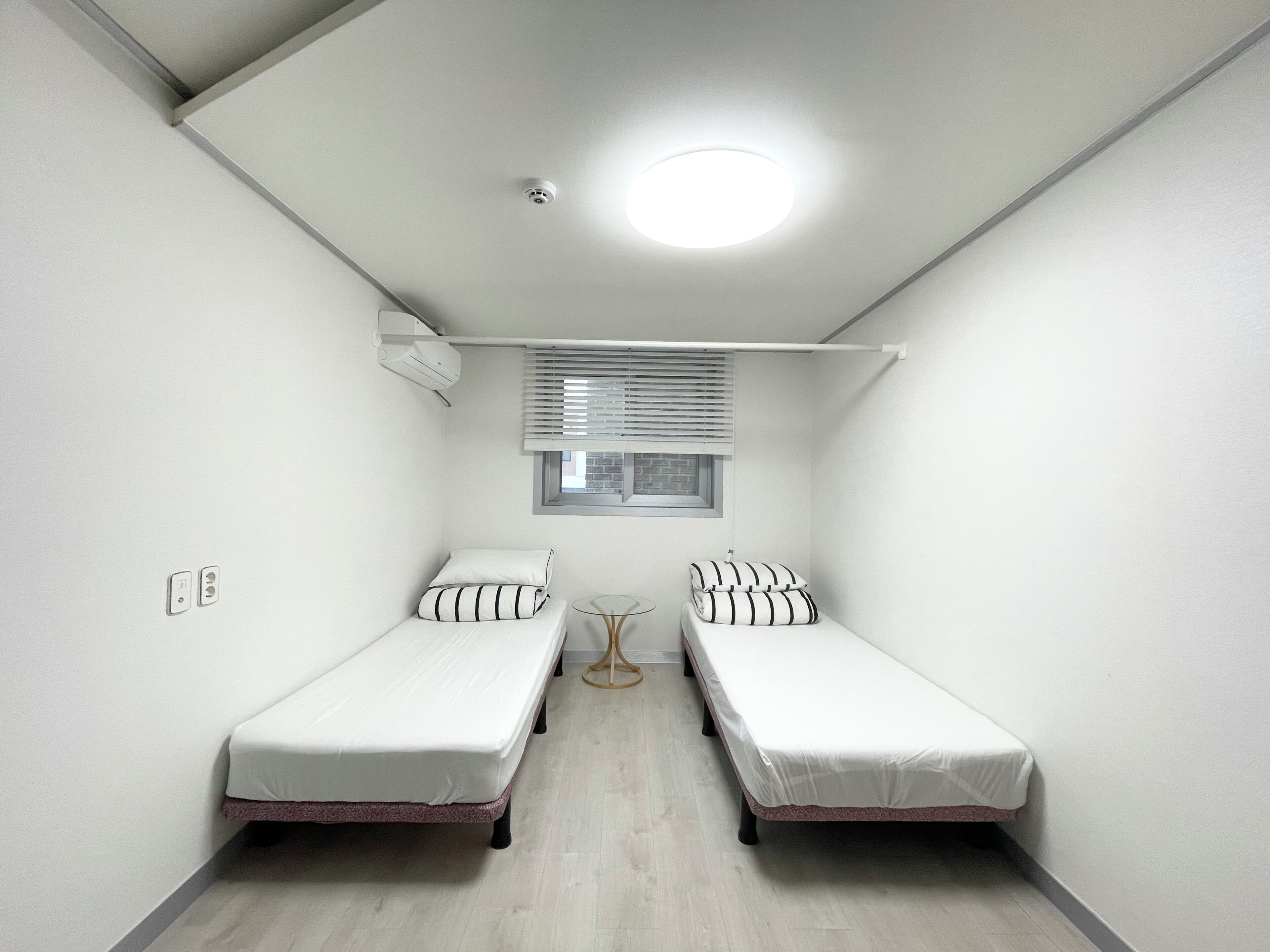 2 Bedroom Apartment, Multiple Beds, Non Smoking, City View(Self Check-In, non-Korean nationals only) | Bàn, khu vực làm việc phù hợp cho laptop 