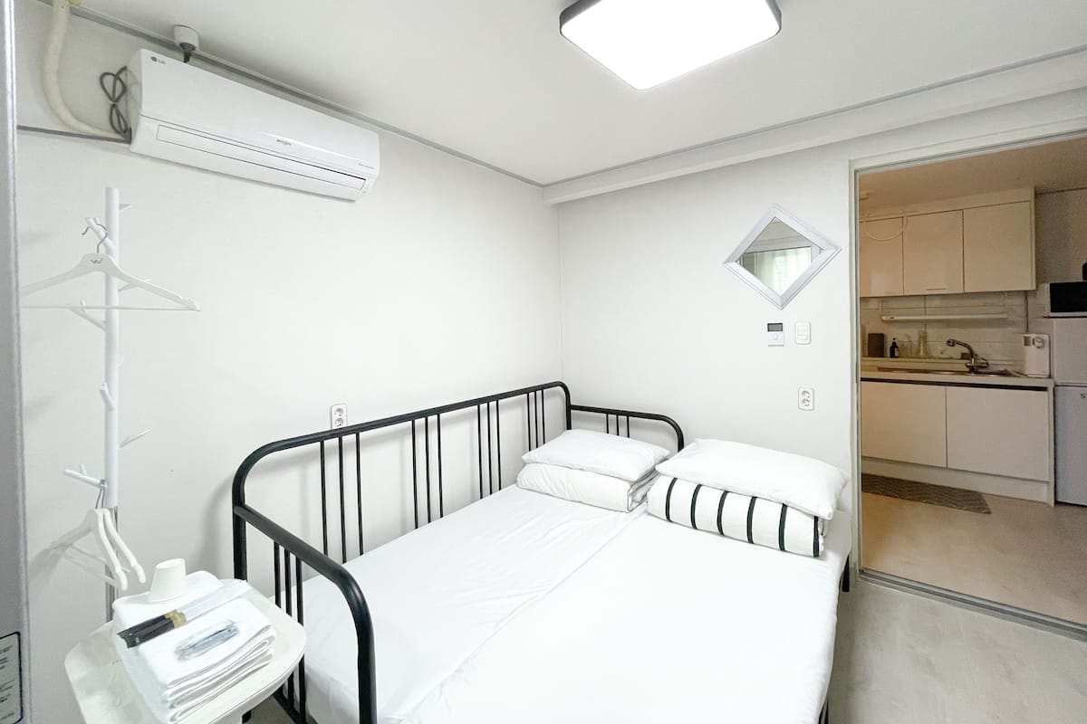 Basic Double or Twin Room, Non Smoking, Private Bathroom (Self Check-In, non-Korean nationals only) | Individually decorated, individually furnished, desk, laptop workspace