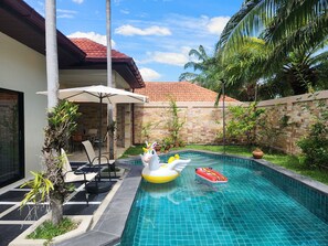 Outdoor pool - Majestic Seaside Pool Villa (Pattaya)