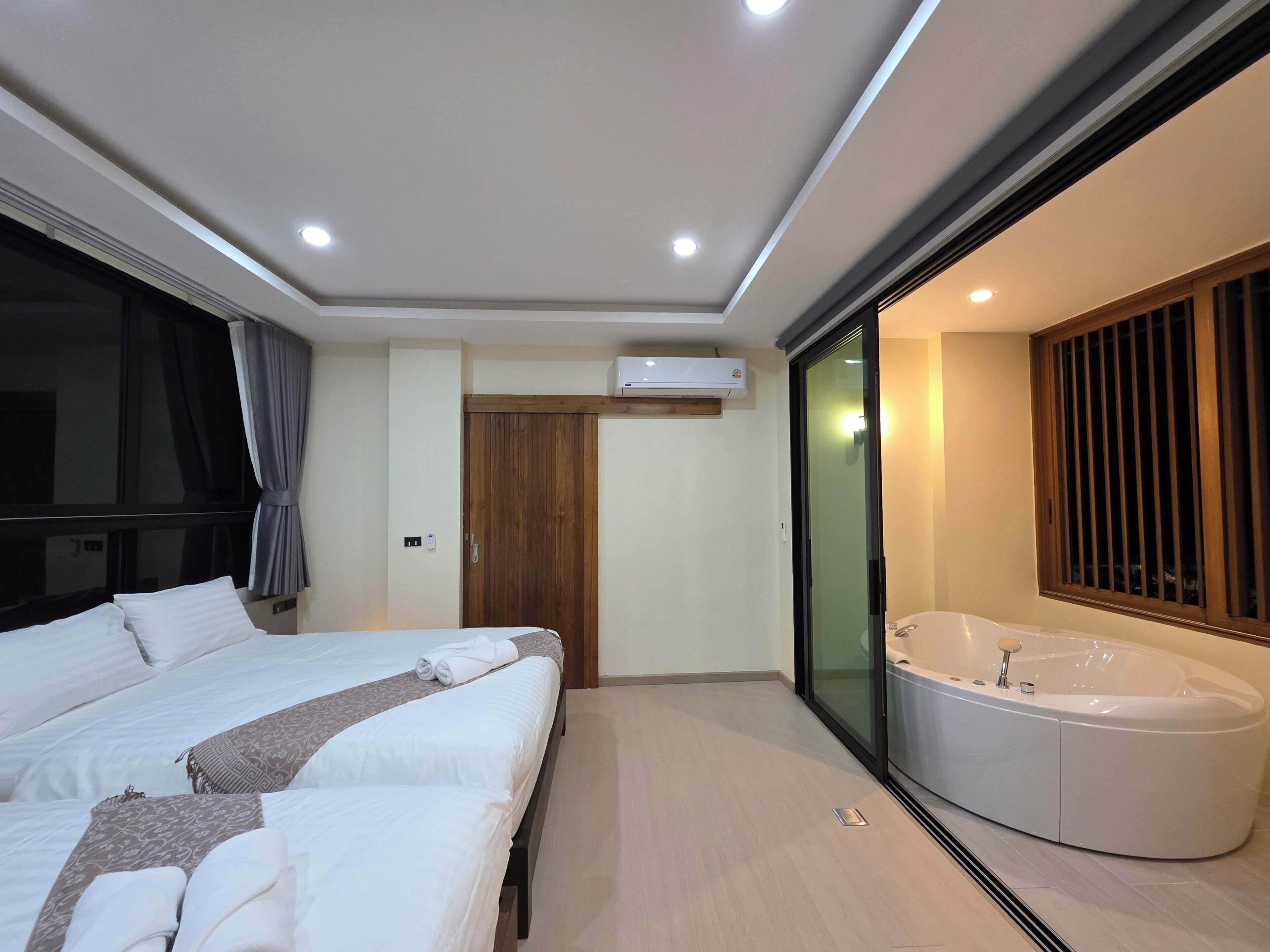 2 habitaciones, decoración personalizada y muebles diferentes 