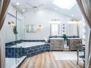 Hårføner og håndklær