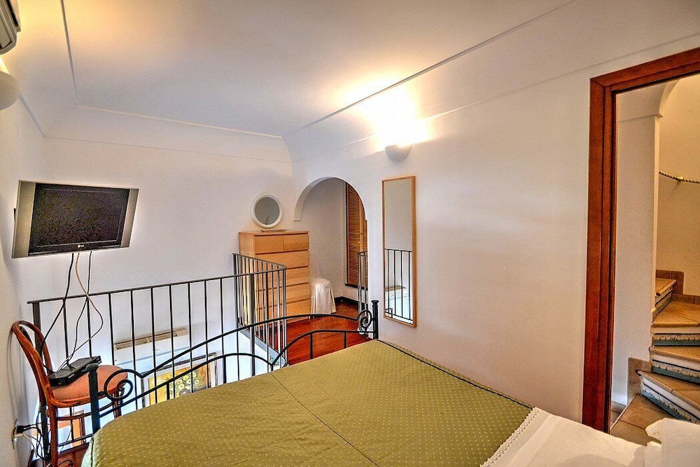 Villa Sebastiana B: A Welcoming Apartment Located In A Picturesque Neighborhood Of Positano, With Free Wi-fi. - Positano